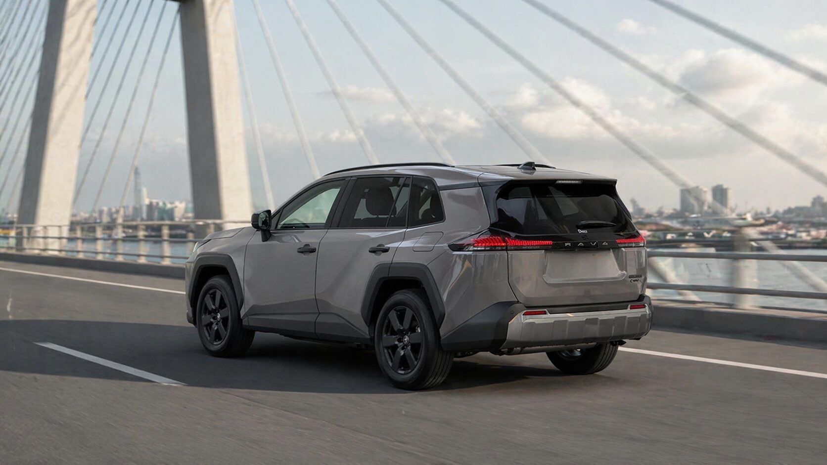 【2026年最新】新型RAV4のサイズは大きすぎる？全長・全幅・室内寸法・荷室を旧型＆ライバルSUVと徹底比較